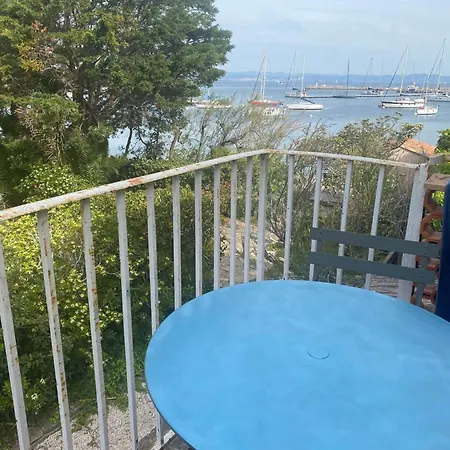 Vue Et Jardin A Deux Pas Du Centre Du Village