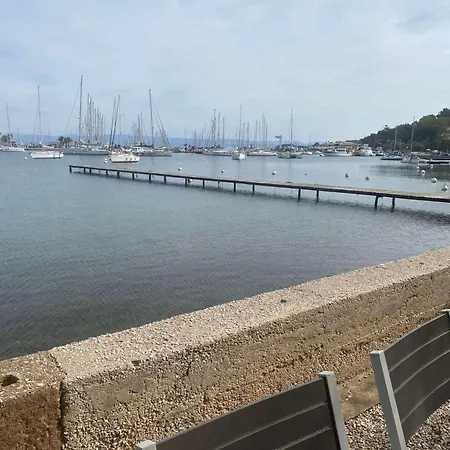 Vue Et Jardin A Deux Pas Du Centre Du Village 포르크롤르
